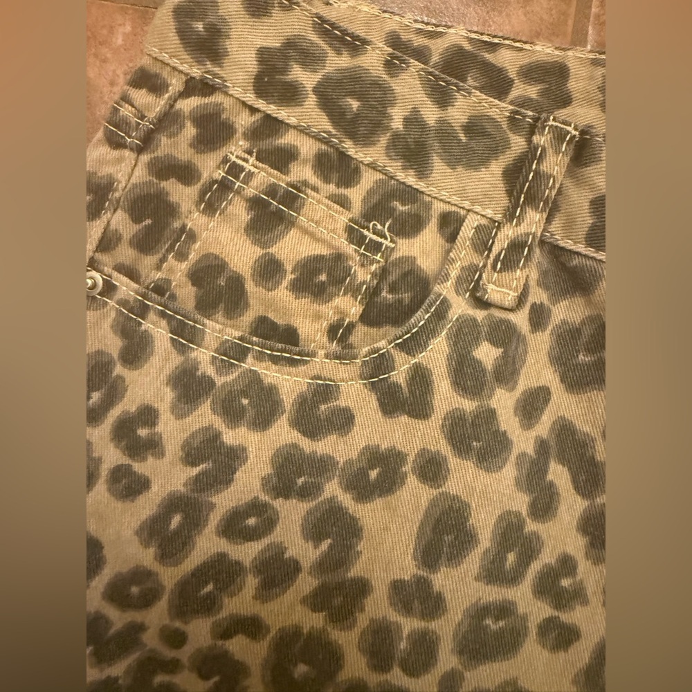 Leopard Print Wide Leg Jeans NWOT - Picture 5 of 8